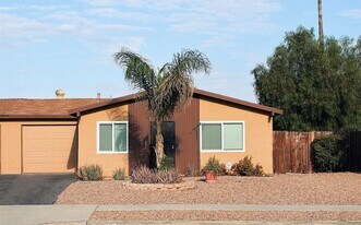 341 Nogales in Hemet, CA - Building Photo