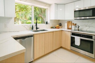 365 NE 87th St in El Portal, FL - Building Photo - Building Photo