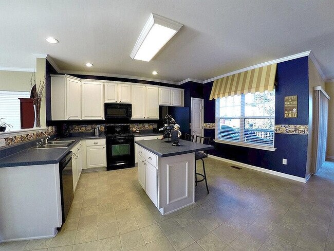 Room in Townhome on Haywards Heath Ln in Apex, NC - Building Photo - Building Photo