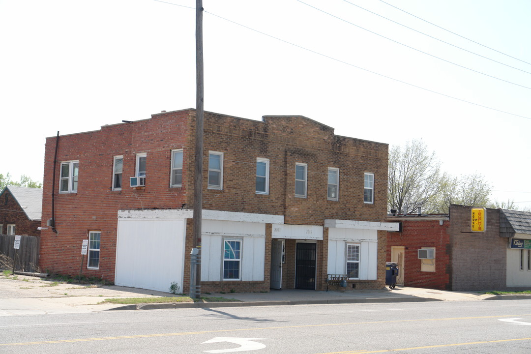 2015 E Central Ave in Wichita, KS - Building Photo