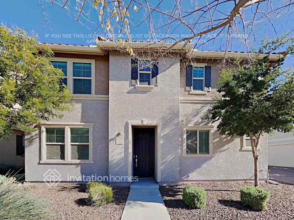 479 N Ranger Trail in Gilbert, AZ - Foto de edificio