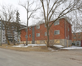 282 Erb St in Waterloo, ON - Building Photo - Building Photo