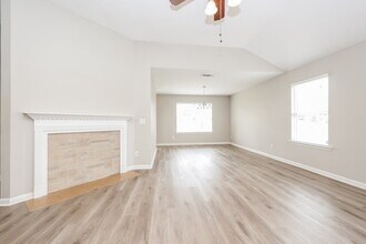 138 Howard Woody Dr in La Vergne, TN - Foto de edificio - Building Photo