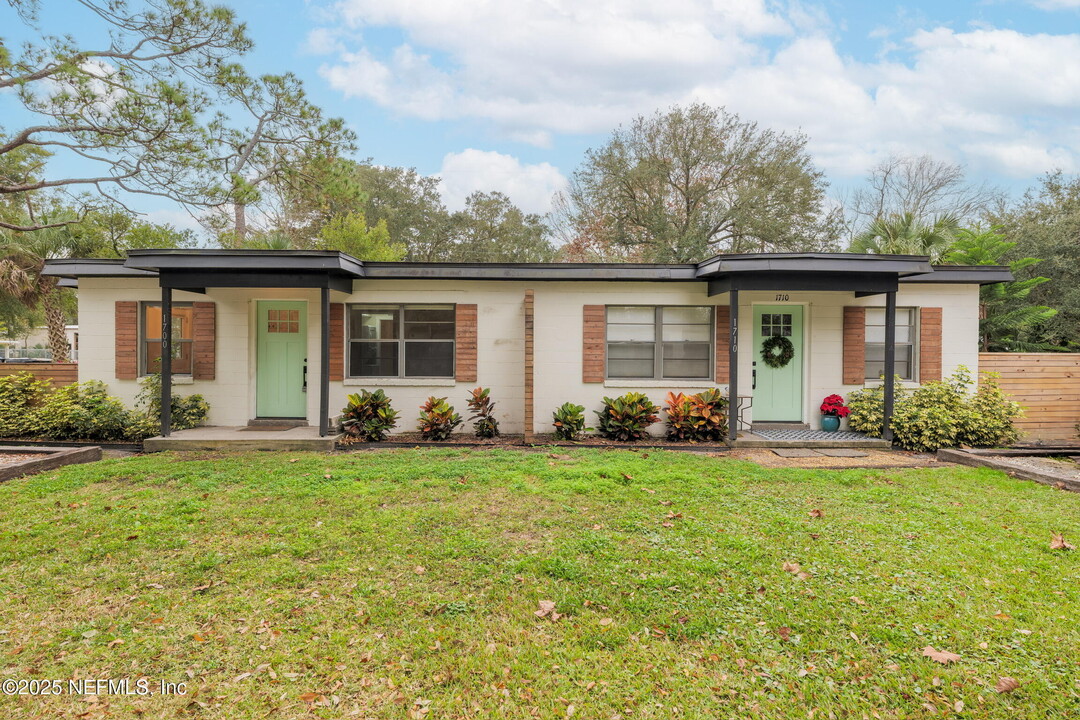 1700 Main St in Atlantic Beach, FL - Building Photo