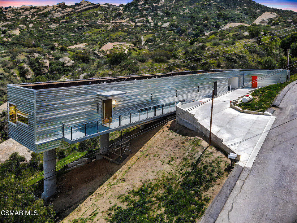988 Alta Vista Rd in Simi Valley, CA - Building Photo