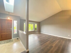 12525 93rd Ave NE in Kirkland, WA - Building Photo - Building Photo