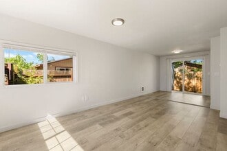 9623 SE Knight St in Portland, OR - Building Photo - Building Photo
