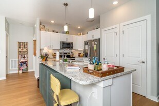1559 Crownpoint Dr in Harrisonburg, VA - Building Photo
