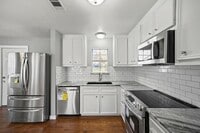 202 Sylvester Rd photo'