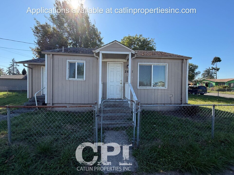 2645 Alabama St in Longview, WA - Building Photo