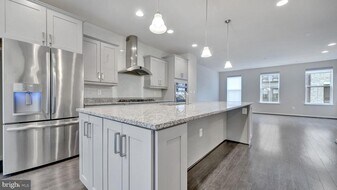 513 Riversail Ln in Oxon Hill, MD - Building Photo