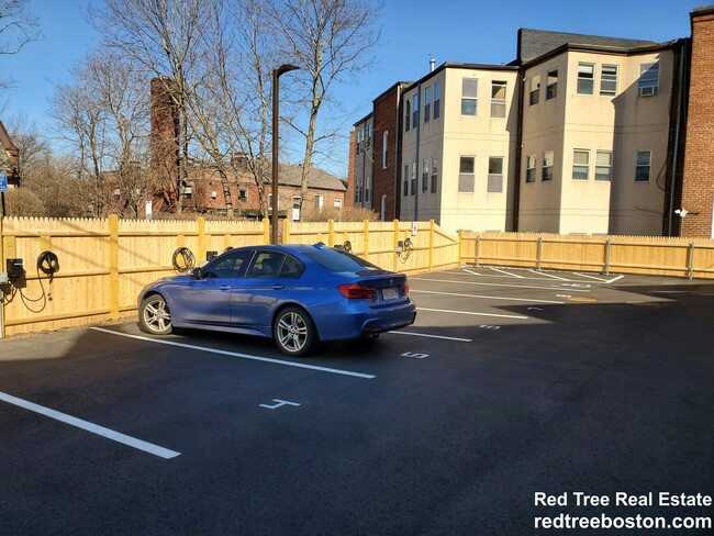 39 Herrick Rd, Unit 101 in Newton, MA - Building Photo - Building Photo