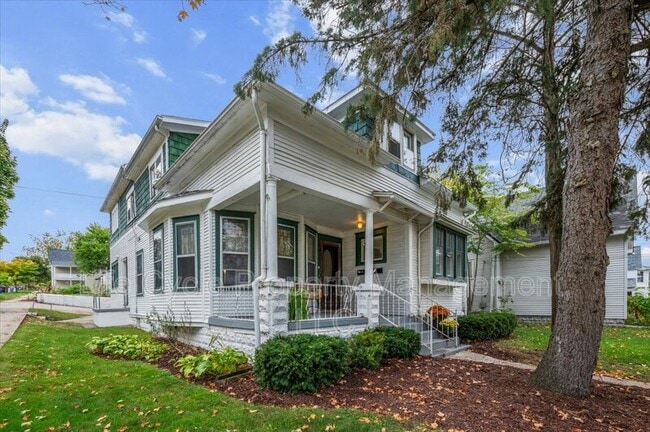 property at 901 Baraga St NE