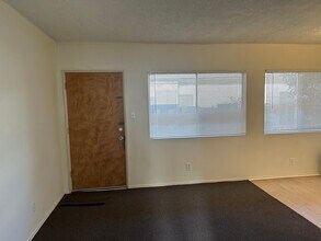 11914 Downey Ave in Downey, CA - Foto de edificio - Building Photo