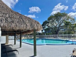 4700 Washington St in Hollywood, FL - Building Photo - Building Photo