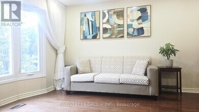 24 Beasley Dr in Richmond Hill, ON - Building Photo - Building Photo