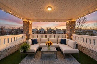 1975 Gladstone St, Unit Upper Unit in Detroit, MI - Foto de edificio - Building Photo