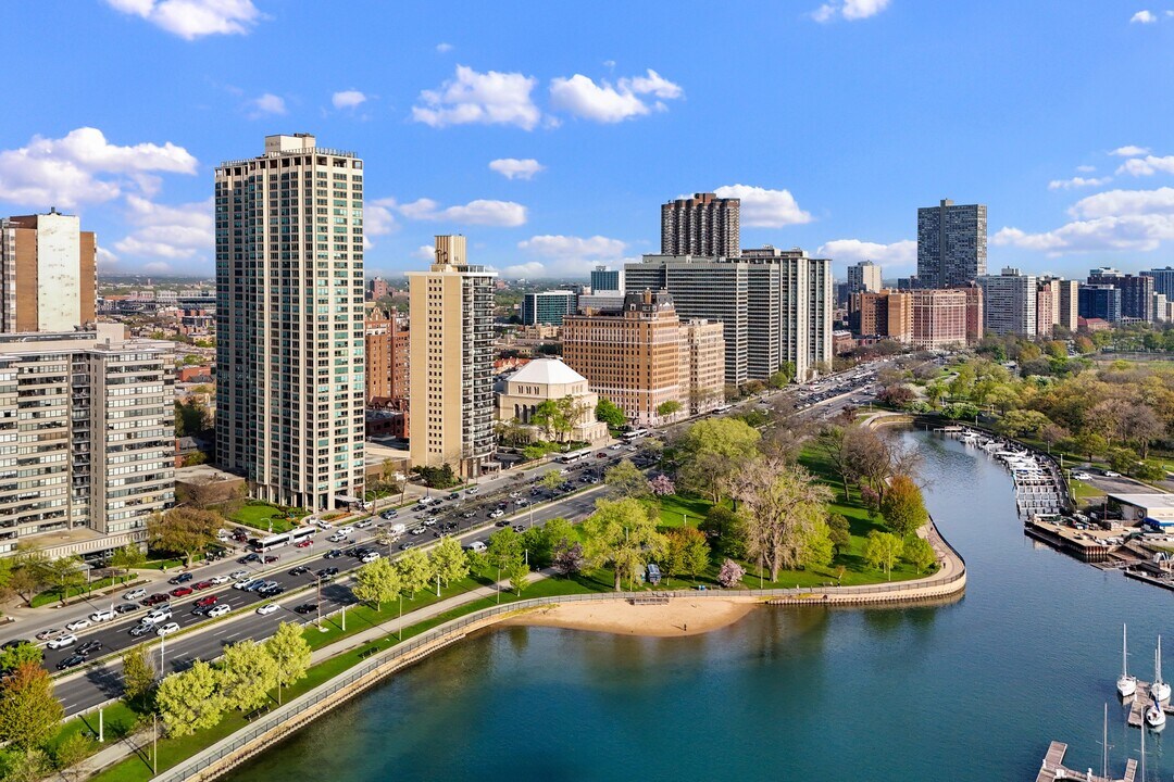 3450 N. Lake Shore Drive in Chicago, IL - Foto de edificio