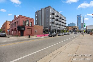 511 Bridge St NW in Grand Rapids, MI - Building Photo