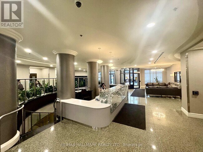 233 Beecroft Rd in Toronto, ON - Building Photo - Building Photo