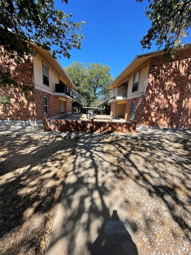 property at 210 N Vandeveer St