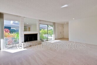 71 Los Altos Square in Los Altos, CA - Foto de edificio - Building Photo