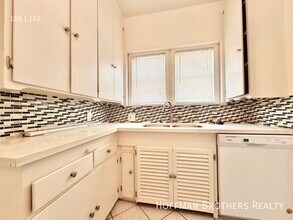 107 N Harper Ave in Los Angeles, CA - Building Photo - Building Photo