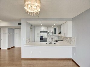 11930 N Bayshore Dr in North Miami, FL - Building Photo - Building Photo