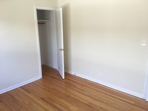 5501 W Dakin St, Unit First floor in Chicago, IL - Building Photo - Building Photo