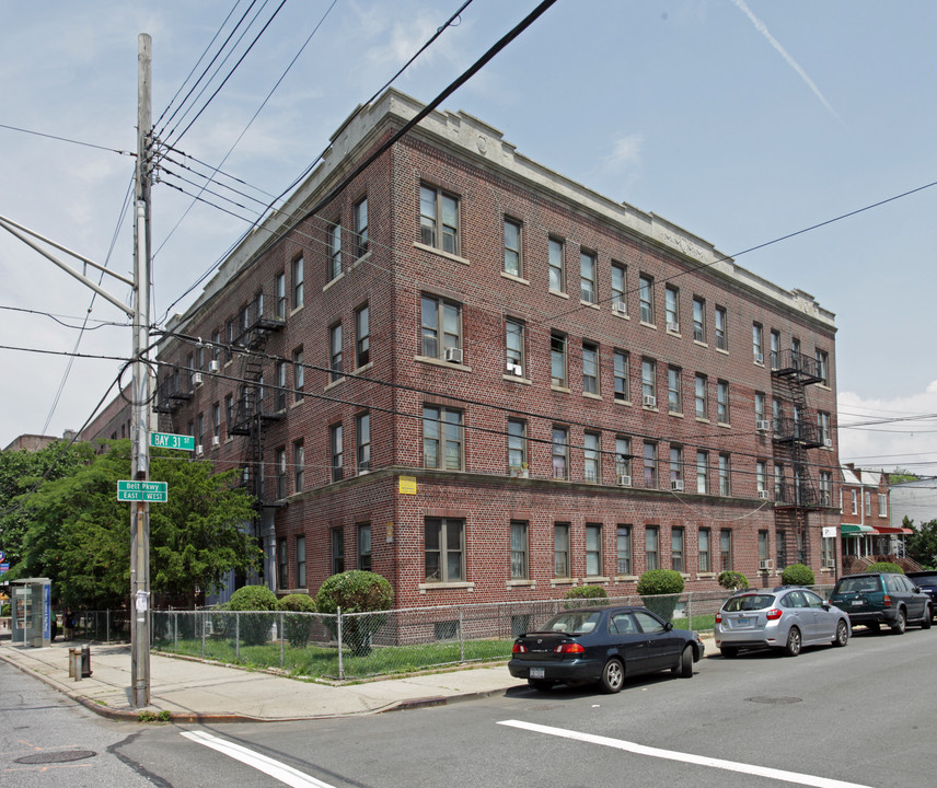 2215 Cropsey Ave in Brooklyn, NY - Building Photo