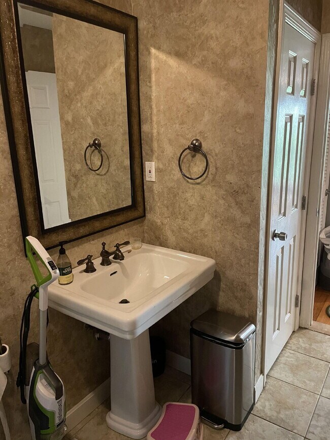 305 Salem St-Unit -205 in Woburn, MA - Building Photo - Building Photo