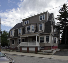 499 Elmwood Ave in Providence, RI - Foto de edificio - Building Photo