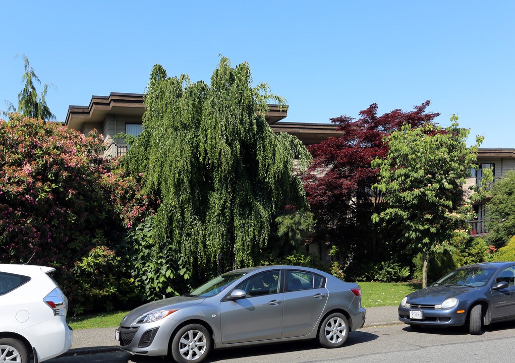 Sunny Lodge in Vancouver, BC - Building Photo