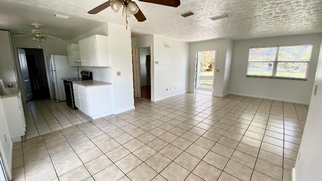 772 NW Virginia St in Port St. Lucie, FL - Foto de edificio - Building Photo