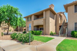 16013 S Desert Foothills Pky, Unit 1025 in Phoenix, AZ - Foto de edificio - Building Photo