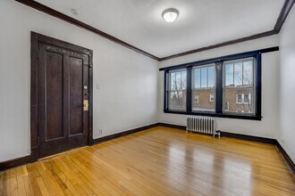 4744 W Roscoe St in Chicago, IL - Building Photo - Building Photo
