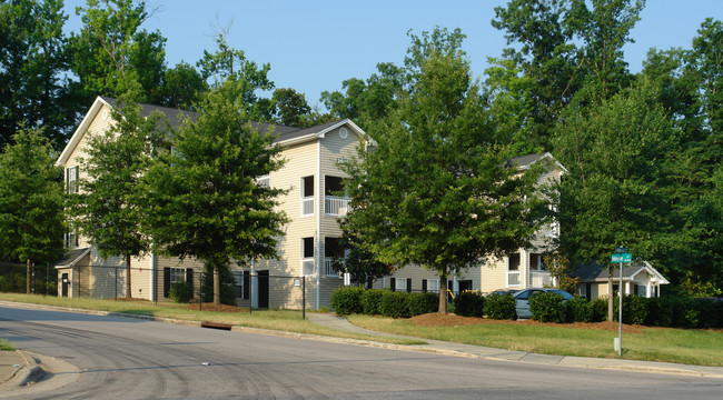 2608 E Millbrook Rd in Raleigh, NC - Foto de edificio - Building Photo