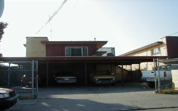 3711 San Juan St in Oakland, CA - Building Photo - Building Photo