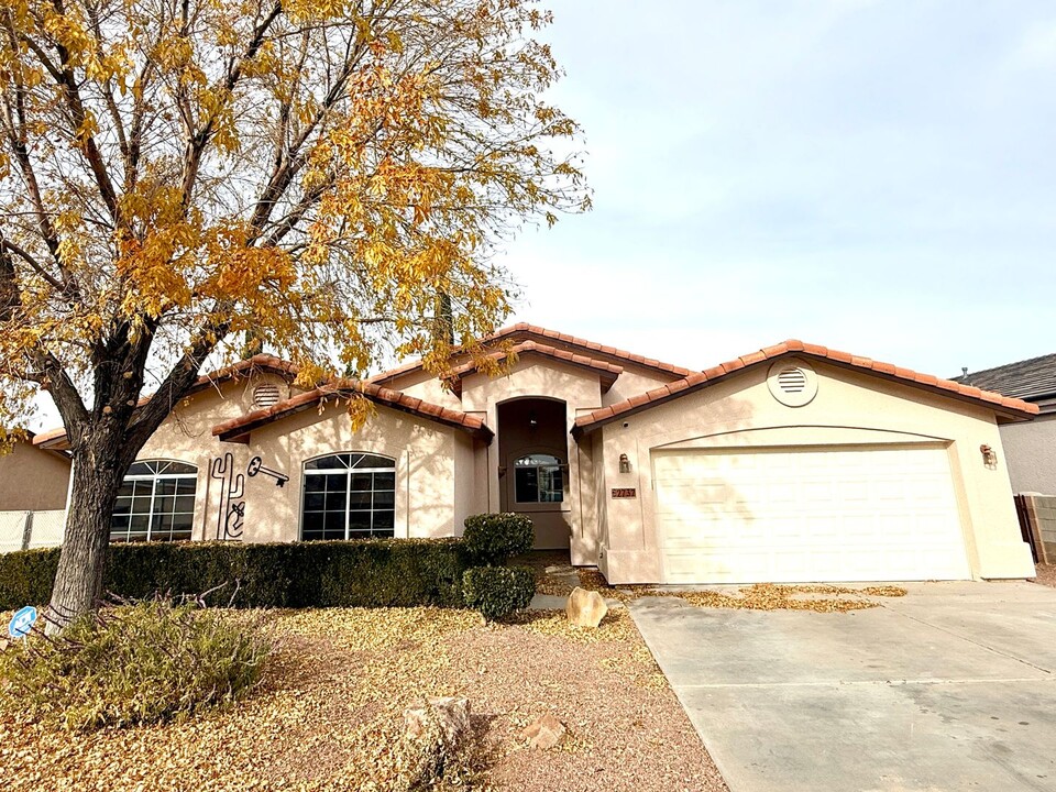 2737 Chambers Ave in Kingman, AZ - Building Photo