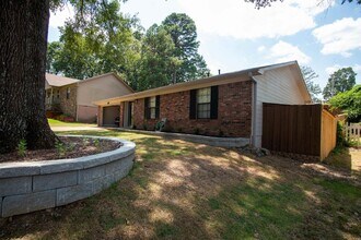 8 Turtle Creek Ct in Little Rock, AR - Building Photo - Building Photo