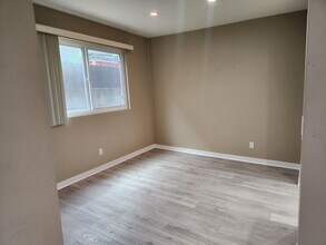 1242 S Barrington Ave, Unit 104 in Los Angeles, CA - Building Photo - Building Photo