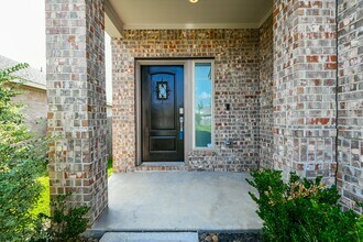 18825 Amaro Hills Dr in Roman Forest, TX - Building Photo - Building Photo