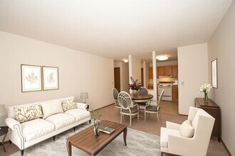 Lynn Court in Savage, MN - Foto de edificio - Building Photo