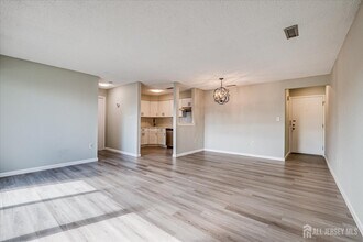 807 Aspen Dr in Plainsboro, NJ - Building Photo - Building Photo