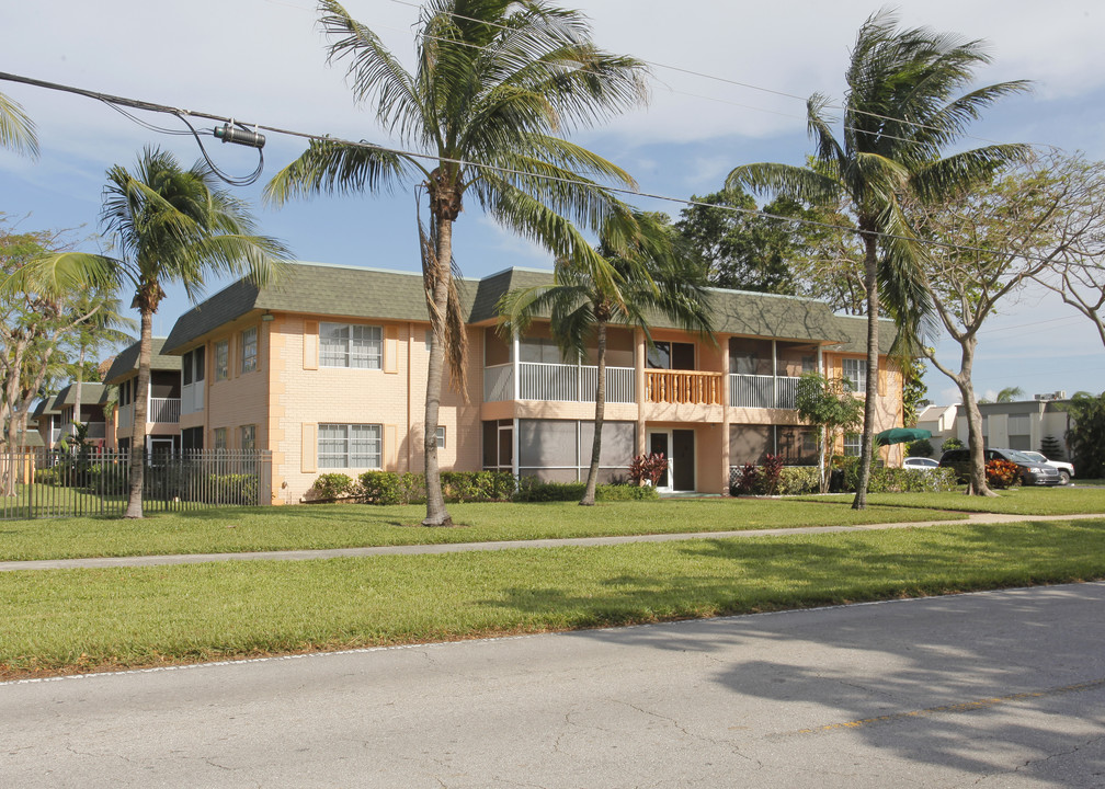 Coco Cay Fairfield Gardens in Deerfield Beach, FL - Building Photo