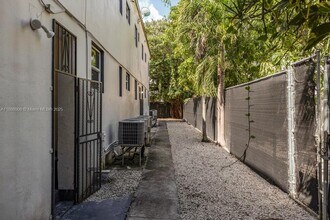 577 NE 82nd St in Miami, FL - Building Photo - Building Photo