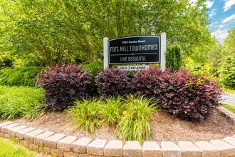 Fort Mill III in Fort Mill, SC - Foto de edificio - Building Photo