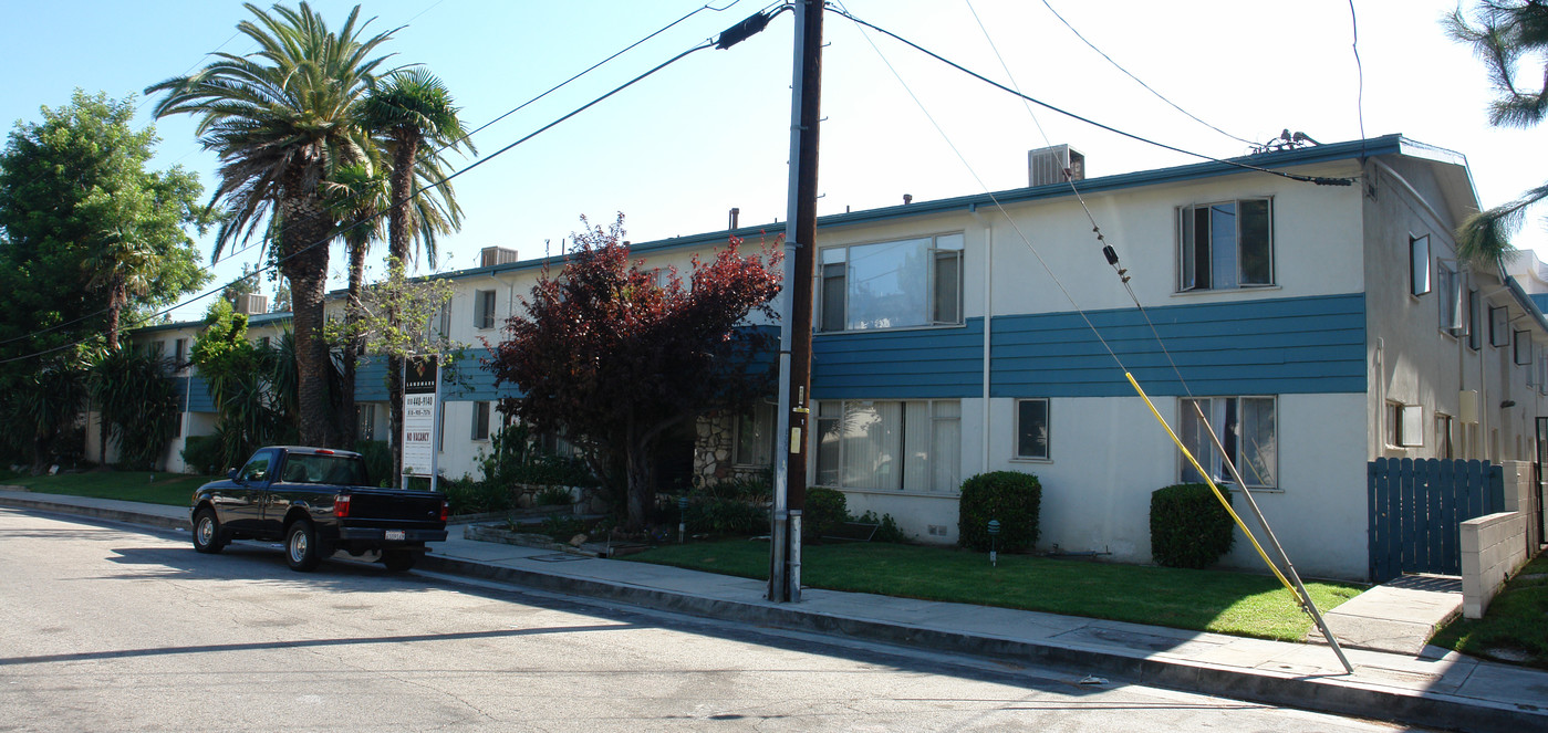 Valley Palms Apartments in North Hollywood, CA - Building Photo