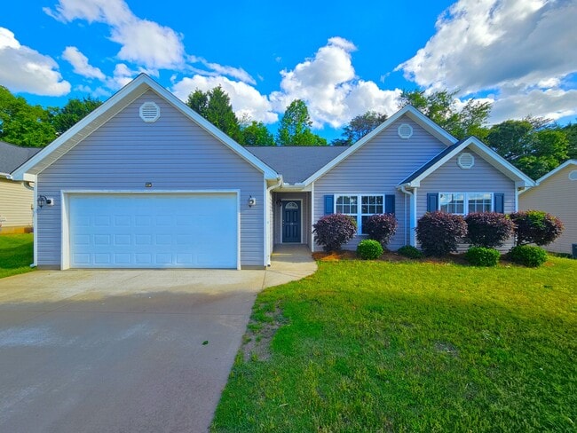35 Waukegan Way in Taylors, SC - Building Photo - Building Photo