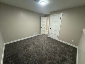 2740 W Glenpark Dr in Appleton, WI - Building Photo - Building Photo